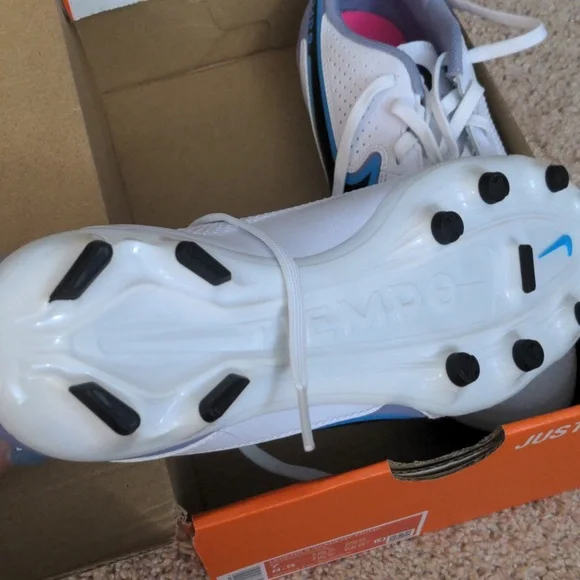 Legend 9 Academy FG/MG Cleats - White and Black - Picture 4 of 6